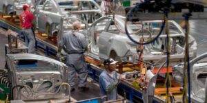 otomotiv sektorunde 350 bin calisan risk altinda OTik8fpb.jpg