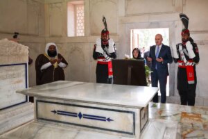 tbmm baskani numan kurtulmus pakistanda ikbalin turbesini ziyaret etti 89VJUbcq.jpg