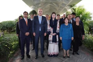 tbmm baskani numan kurtulmus pakistanda pencap eyaleti basbakani ile gorustu 3WecGLNd.jpg